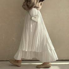 画像をギャラリービューアに読み込む, 浜辺で散歩する女の子のスカート_N1181