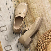 画像をギャラリービューアに読み込む, 古書店に立ち寄る午後を彩るノスタルジックローファー_K0182