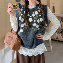 画像をギャラリービューアに読み込む, レースブラウスに重ねて秋風を纏うガーリーフラワーニットベスト_K0197