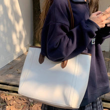 画像をギャラリービューアに読み込む, 書類と夢を一緒に詰めて出勤する女の子のクラシカルバッグ_K0210