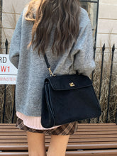 画像をギャラリービューアに読み込む, パリの街を散歩するスエードメッセンジャーバッグ_N3186