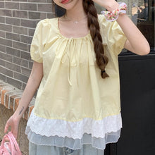 画像をギャラリービューアに読み込む, 打ち上げ花火が揺らした、坂道の途中で立ち止まったブラウス_K0119