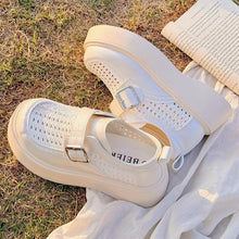 画像をギャラリービューアに読み込む, 芝生に寝転ぶ午後、風が抜ける軽やか厚底メッシュローファー_K0136