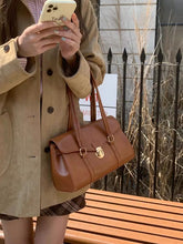 画像をギャラリービューアに読み込む, フランスの香水を纏う彼女のフラップハンドバッグ_N3185