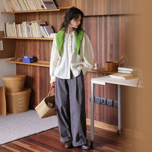 画像をギャラリービューアに読み込む, 行きつけの喫茶店で紅茶を飲む日のフリルブラウス_N3472