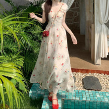 画像をギャラリービューアに読み込む, 小さなログハウスと花の庭にぴったりだった夏の恋のワンピース_K0020