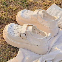 画像をギャラリービューアに読み込む, 芝生に寝転ぶ午後、風が抜ける軽やか厚底メッシュローファー_K0136