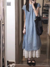 画像をギャラリービューアに読み込む, 夏の終わりに船を待っていた女の子の、海辺に映えるワンピース_K0087