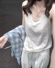 画像をギャラリービューアに読み込む, 潮風が髪をなでる朝、デニムと馴染むくすみブルーのシャツコーデ_K0133