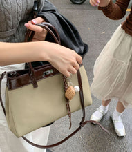 画像をギャラリービューアに読み込む, 下北沢のヴィンテージショップで見つけたバイカラートートバッグ_N3184