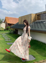 画像をギャラリービューアに読み込む, 小さなログハウスと花の庭にぴったりだった夏の恋のワンピース_K0020