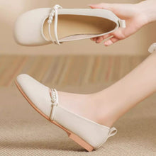画像をギャラリービューアに読み込む, パールの光と手をつないで、初デートに選んだバレエシューズ_K0165