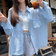 画像をギャラリービューアに読み込む, 夏の朝、レモネードを片手に日記を綴る彼女のシアーカーディガン_K0091