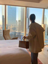 画像をギャラリービューアに読み込む, 海外旅行を楽しむ私のバイカラーステンカラーコート_N1607