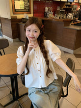 画像をギャラリービューアに読み込む, カフェの窓辺でレモンパイを食べながら恋の続きを考えていた日のブラウス_K0024