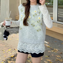 画像をギャラリービューアに読み込む, レースブラウスに重ねて秋風を纏うガーリーフラワーニットベスト_K0197