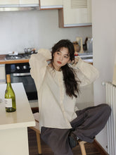 画像をギャラリービューアに読み込む, 行きつけの喫茶店で紅茶を飲む日のフリルブラウス_N3472