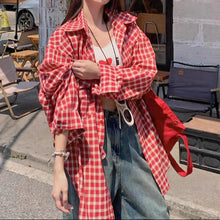 画像をギャラリービューアに読み込む, ラテと映える、ルーズシルエットのギンガムチェックシャツ_K0132