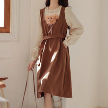 画像をギャラリービューアに読み込む, 秋色の花々に囲まれてお茶を楽しむアンティークカフェの少女ワンピース_K0181