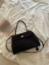 画像をギャラリービューアに読み込む, パリの街を散歩するスエードメッセンジャーバッグ_N3186