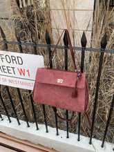画像をギャラリービューアに読み込む, パリの街を散歩するスエードメッセンジャーバッグ_N3186