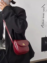 画像をギャラリービューアに読み込む, お気に入りの赤いリップとお揃いの、クラシカルショルダー_K0159