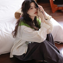 画像をギャラリービューアに読み込む, 行きつけの喫茶店で紅茶を飲む日のフリルブラウス_N3472