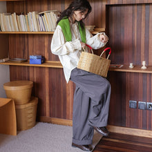 画像をギャラリービューアに読み込む, 行きつけの喫茶店で紅茶を飲む日のフリルブラウス_N3472