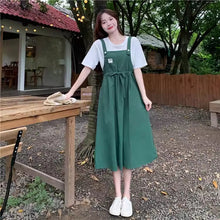 画像をギャラリービューアに読み込む, 図書室の鍵を借りにきた放課後の、静けさをまとうサスペンダースカート_K0088