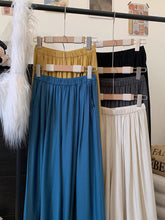 画像をギャラリービューアに読み込む, 静かな雨音を聞きながら洗濯物をたたむ日のワイドパンツ_K0079