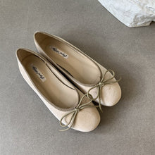 画像をギャラリービューアに読み込む, 思い出の場所へ連れていってくれるスエード調リボンバレエシューズ_N2809