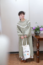 画像をギャラリービューアに読み込む, ヴィンテージショップで働くあの子の小花柄レトロワンピース_N3512