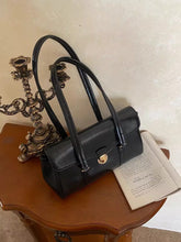 画像をギャラリービューアに読み込む, フランスの香水を纏う彼女のフラップハンドバッグ_N3185