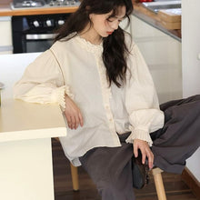 画像をギャラリービューアに読み込む, 行きつけの喫茶店で紅茶を飲む日のフリルブラウス_N3472