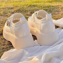 画像をギャラリービューアに読み込む, 芝生に寝転ぶ午後、風が抜ける軽やか厚底メッシュローファー_K0136