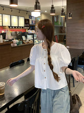 画像をギャラリービューアに読み込む, カフェの窓辺でレモンパイを食べながら恋の続きを考えていた日のブラウス_K0024