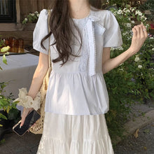 画像をギャラリービューアに読み込む, 南国の花に似合う風に揺れるレースリボンブラウス_K0053