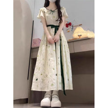 画像をギャラリービューアに読み込む, 植物図鑑の1ページに咲いたドライフラワーワンピース_K0162