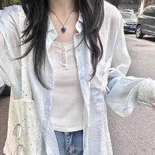 画像をギャラリービューアに読み込む, プラハの朝靄に溶け込むレースカーテンシャツ_K0161