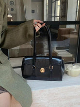 画像をギャラリービューアに読み込む, フランスの香水を纏う彼女のフラップハンドバッグ_N3185