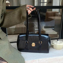 画像をギャラリービューアに読み込む, フランスの香水を纏う彼女のフラップハンドバッグ_N3185