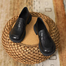 画像をギャラリービューアに読み込む, 大学の講義帰りに寄り道した古本屋で響くクラシックシューズ_K0185