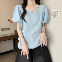 画像をギャラリービューアに読み込む, 古いピアノを奏でる少女のクラシックシルエットパフスリーブトップ_K0171