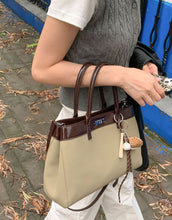 画像をギャラリービューアに読み込む, 下北沢のヴィンテージショップで見つけたバイカラートートバッグ_N3184