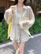画像をギャラリービューアに読み込む, 夏の朝、レモネードを片手に日記を綴る彼女のシアーカーディガン_K0091