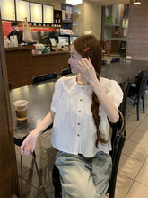 画像をギャラリービューアに読み込む, カフェの窓辺でレモンパイを食べながら恋の続きを考えていた日のブラウス_K0024