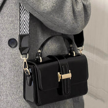 画像をギャラリービューアに読み込む, 静かな夜のブティックホテルに似合うモードスクエアバッグ_K0174