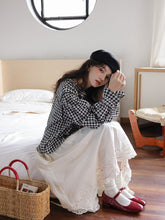 画像をギャラリービューアに読み込む, 行きつけの喫茶店で紅茶を飲む日のフリルブラウス_N3472