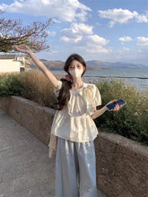 画像をギャラリービューアに読み込む, 南国の花に似合う風に揺れるレースリボンブラウス_K0053