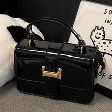 画像をギャラリービューアに読み込む, 静かな夜のブティックホテルに似合うモードスクエアバッグ_K0174